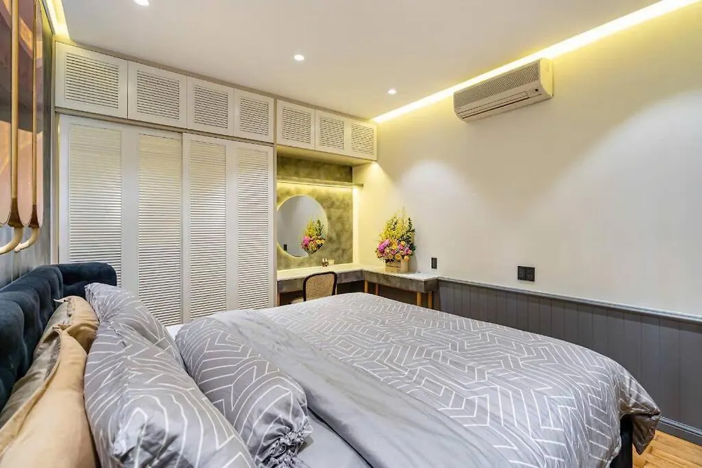 Classic Luxury Condo & Swiming Rooftop Pool Ho Chi Minh City