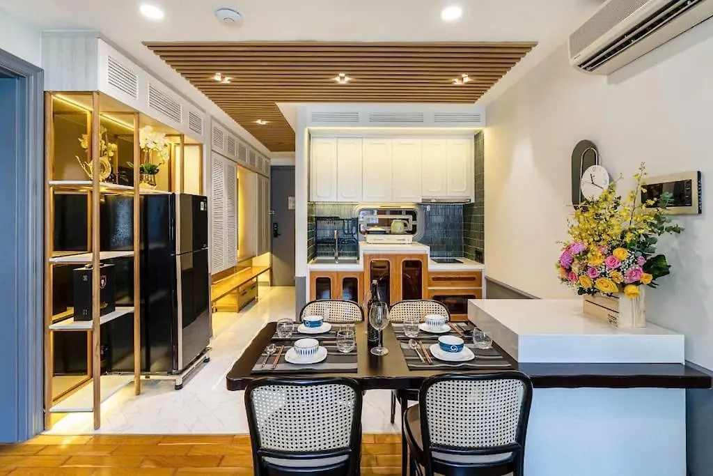 Classic Luxury Condo & Swiming Rooftop Pool Ho Chi Minh City