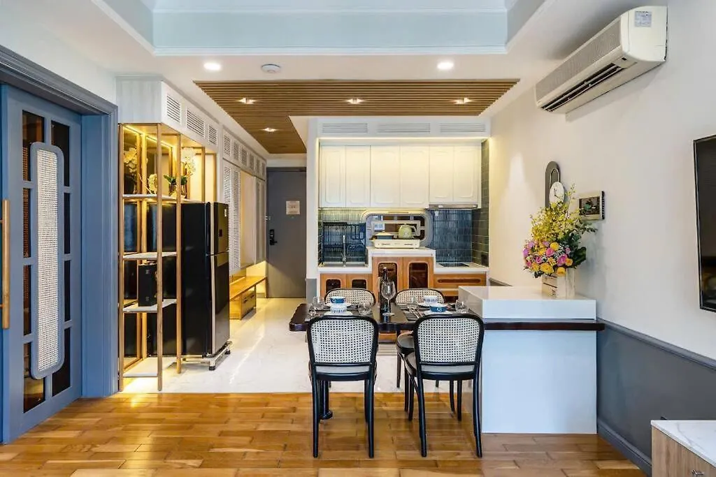 Classic Luxury Condo & Swiming Rooftop Pool Ho Chi Minh City Apartment